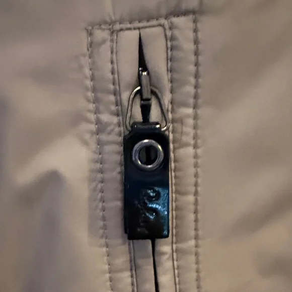 Burberry Tan Quilted Vest with Check Lining - Picture 5 of 7